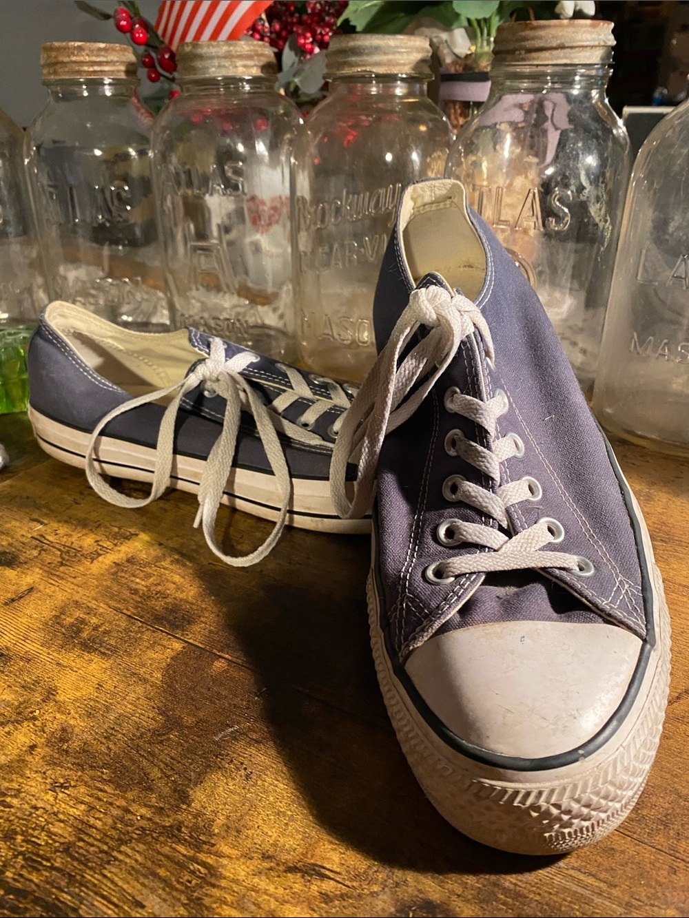 Converse All-Star Classic Low-Top Canvas Sneakers in Navy Blue Size 12 US